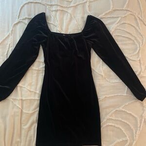 Chic Long Sleeve Black Dress